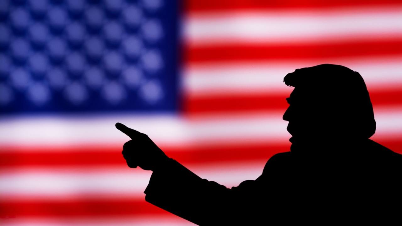 Трамп продвигает пошлины: заявляет, что любой, кто выступает против его плана, контролируется Китаем